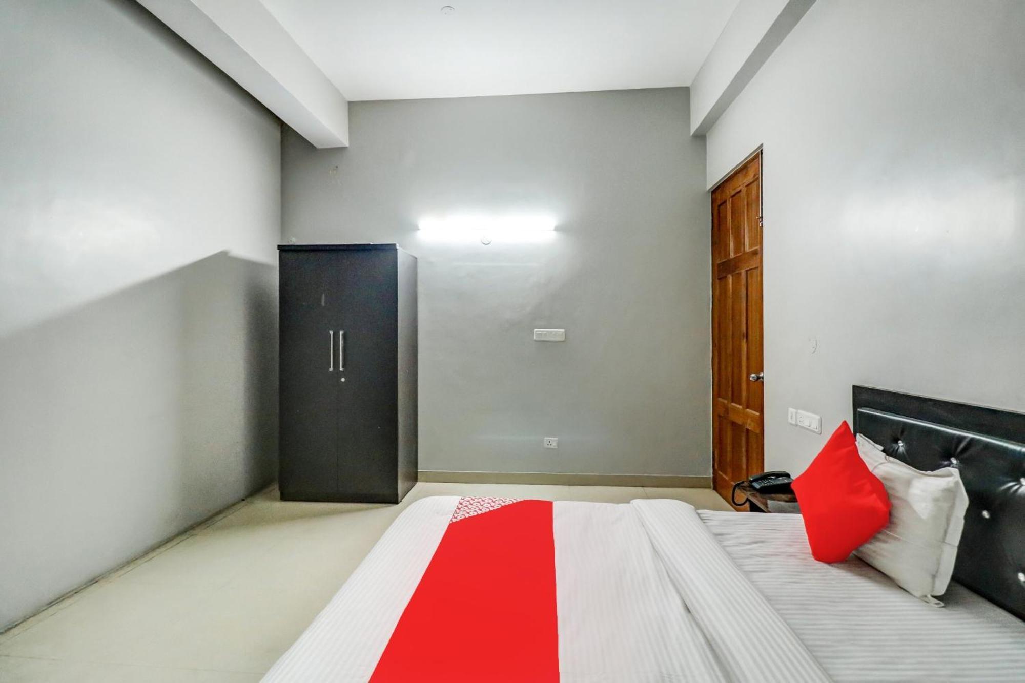 Hotel O Tokyo Chinhat Zewnętrze zdjęcie